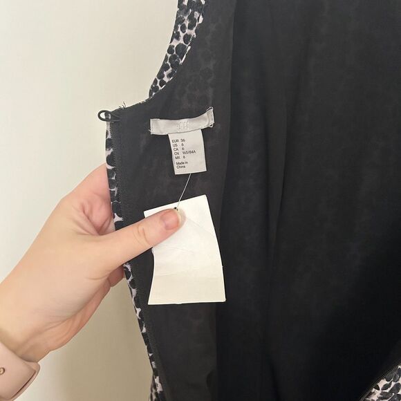 H&M Keyhole Back Scoop Neck Leopard Open Back Dress - Picture 7 of 9